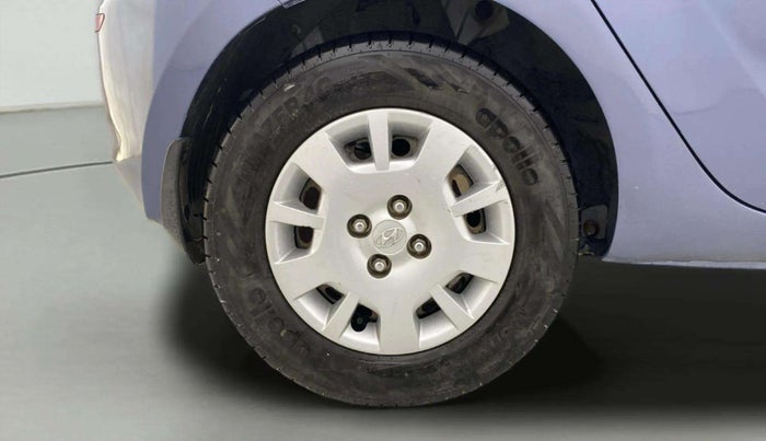 2013 Hyundai i20 MAGNA (O) 1.2, Petrol, Manual, 1,23,813 km, Right Rear Wheel