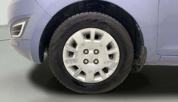 2013 Hyundai i20 MAGNA (O) 1.2, Petrol, Manual, 1,23,813 km, Left Front Wheel