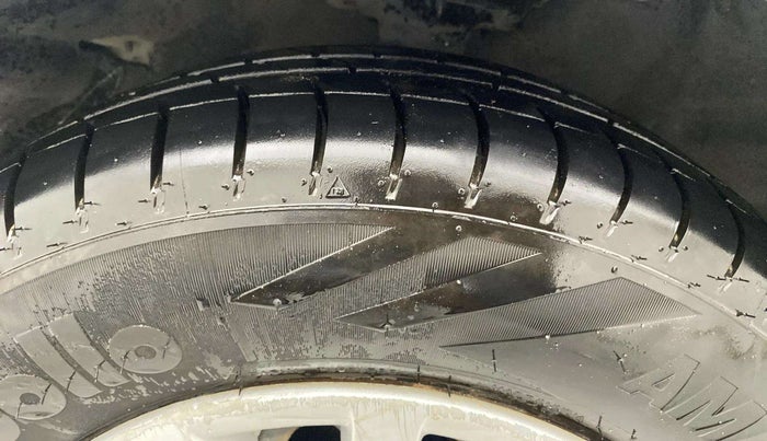 2013 Hyundai i20 MAGNA (O) 1.2, Petrol, Manual, 1,23,813 km, Left Front Tyre Tread