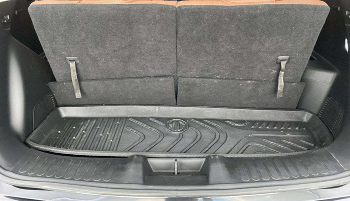 2022 MG HECTOR PLUS SHARP 1.5 PETROL TURBO CVT 6-STR, Petrol, Automatic, 16,989 km, Boot Inside