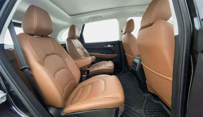 2022 MG HECTOR PLUS SHARP 1.5 PETROL TURBO CVT 6-STR, Petrol, Automatic, 16,989 km, Right Side Rear Door Cabin
