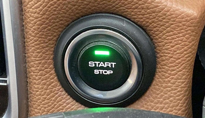 2022 MG HECTOR PLUS SHARP 1.5 PETROL TURBO CVT 6-STR, Petrol, Automatic, 16,989 km, Keyless Start/ Stop Button