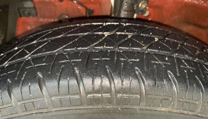 2015 Maruti Swift VDI, Diesel, Manual, 32,610 km, Left Front Tyre Tread
