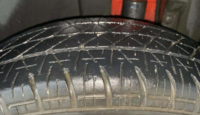 2015 Maruti Swift VDI, Diesel, Manual, 32,610 km, Left Rear Tyre Tread