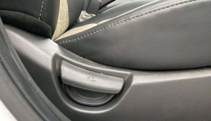 2018 Hyundai Grand i10 SPORTZ 1.2 KAPPA VTVT, Petrol, Manual, 35,448 km, Driver Side Adjustment Panel