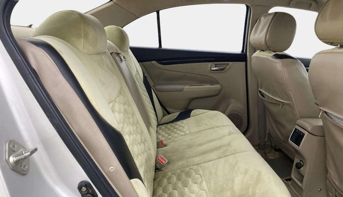 2015 Maruti Ciaz ZDI+, Diesel, Manual, 59,705 km, Right Side Rear Door Cabin