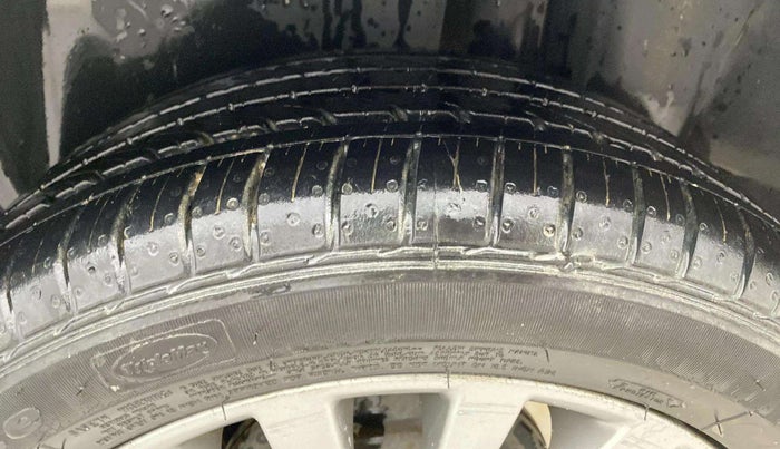2015 Maruti Ciaz ZDI+, Diesel, Manual, 59,705 km, Left Rear Tyre Tread