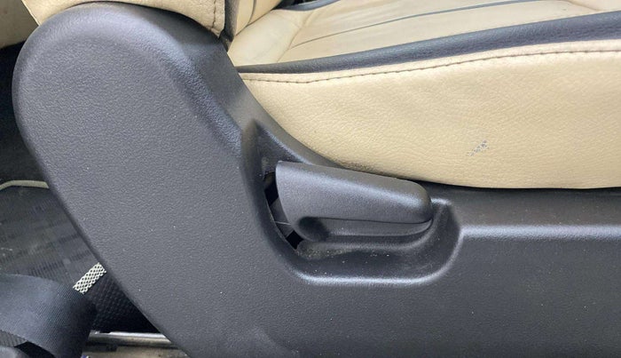 2013 Maruti Wagon R 1.0 LXI, Petrol, Manual, 38,232 km, Driver Side Adjustment Panel