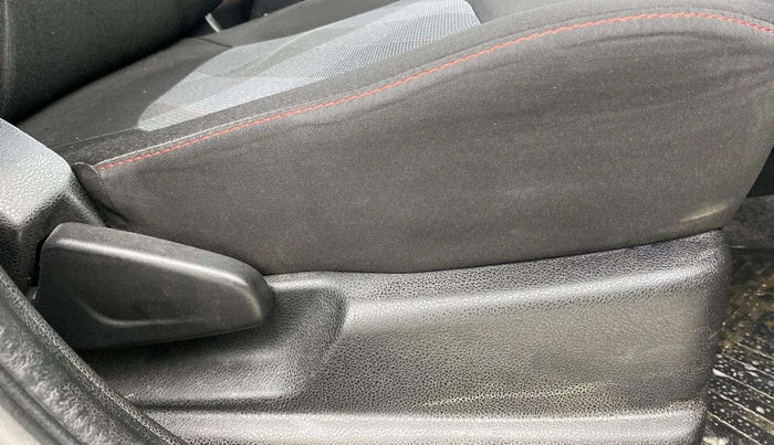 2019 Renault Kwid RXT 1.0 AMT (O), Petrol, Automatic, 27,353 km, Driver Side Adjustment Panel