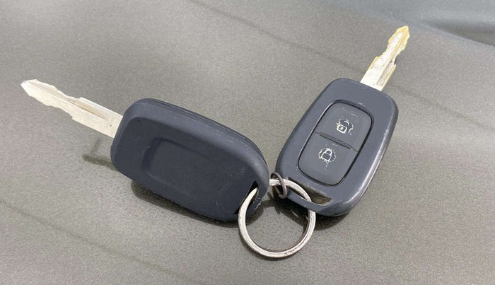 2019 Renault Kwid RXT 1.0 AMT (O), Petrol, Automatic, 27,353 km, Key Close Up