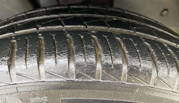 2019 Renault Kwid RXT 1.0 AMT (O), Petrol, Automatic, 27,353 km, Left Front Tyre Tread