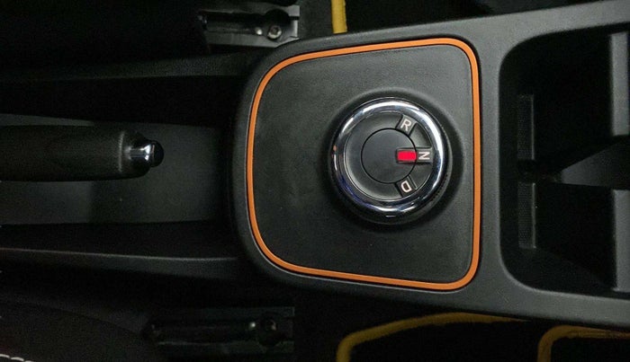2021 Renault Kwid CLIMBER 1.0 AMT (O) DUAL TONE, Petrol, Automatic, 10,914 km, Gear Lever