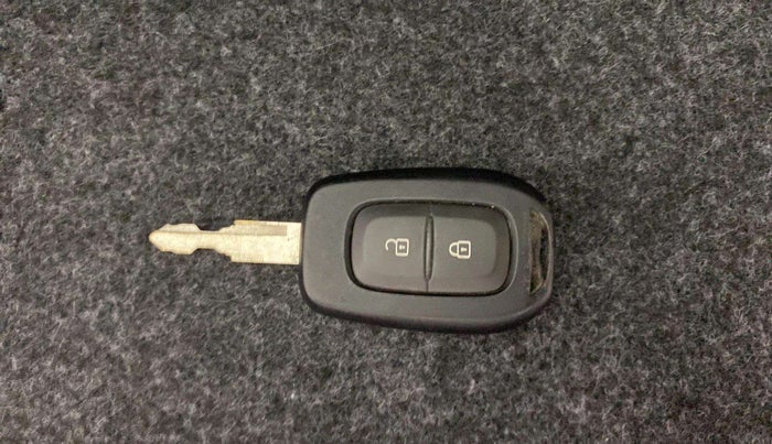 2021 Renault Kwid CLIMBER 1.0 AMT (O) DUAL TONE, Petrol, Automatic, 10,914 km, Key Close Up