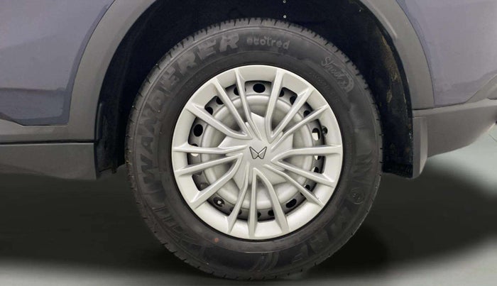 2022 Mahindra XUV700 MX P MT 5 STR, Petrol, Manual, 4,659 km, Left Rear Wheel