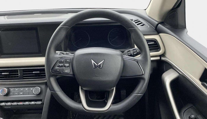 2022 Mahindra XUV700 MX P MT 5 STR, Petrol, Manual, 4,659 km, Steering Wheel Close Up