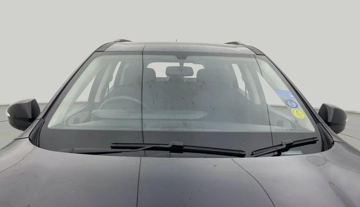 2022 Mahindra XUV700 MX P MT 5 STR, Petrol, Manual, 4,659 km, Front Windshield