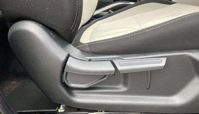 2024 Hyundai VENUE S (O) Plus 1.2 Petrol , Petrol, Manual, 4,731 km, Driver Side Adjustment Panel