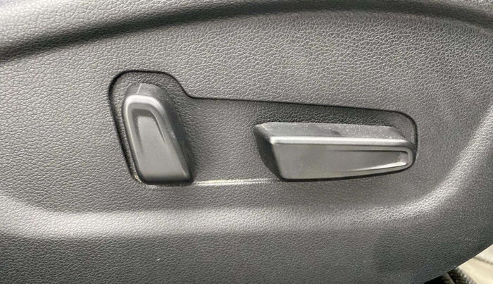 2022 Hyundai ALCAZAR PLATINUM 2.0 MT 7STR, Petrol, Manual, 61,126 km, Driver Side Adjustment Panel