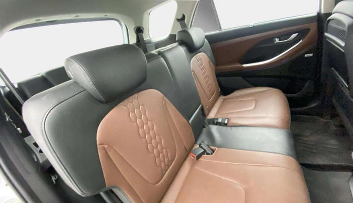 2022 Hyundai ALCAZAR PLATINUM 2.0 MT 7STR, Petrol, Manual, 61,126 km, Right Side Rear Door Cabin