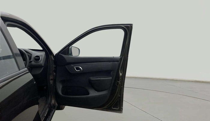 2018 Renault Kwid RXT 1.0 AMT (O), Petrol, Automatic, 32,754 km, RHS Front Door