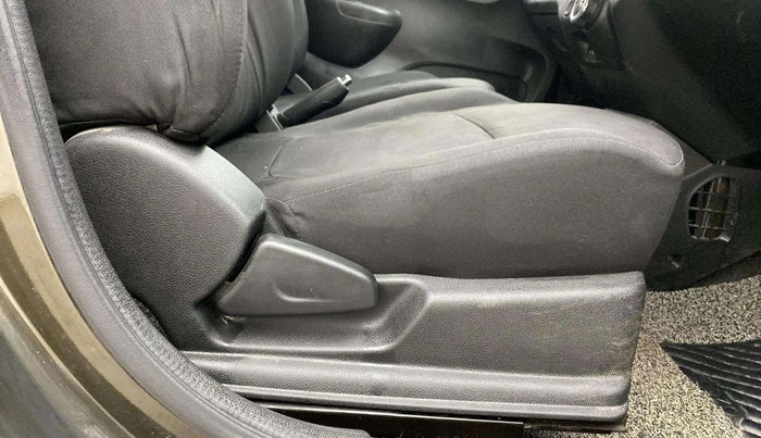 2018 Renault Kwid RXT 1.0 AMT (O), Petrol, Automatic, 32,754 km, Driver Side Adjustment Panel