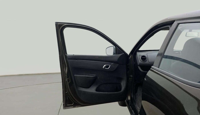 2018 Renault Kwid RXT 1.0 AMT (O), Petrol, Automatic, 32,754 km, LHS Front Door