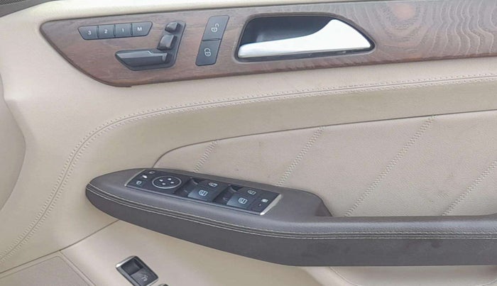 2015 Mercedes Benz GL Class 350 CDI 4Matic, Diesel, Automatic, 80,765 km, Driver Side Door Panels Control