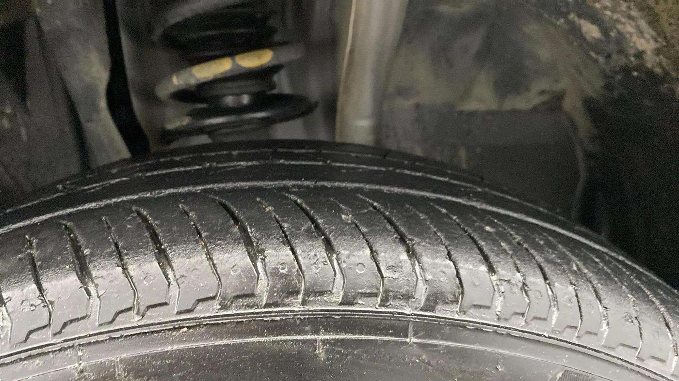2023 Nissan MAGNITE XL, Petrol, Manual, 30,066 km, Right Front Tyre Tread