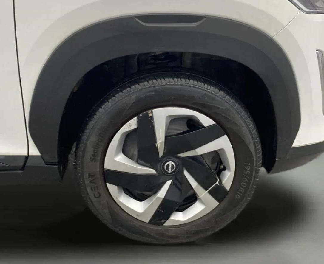 2023 Nissan MAGNITE XL, Petrol, Manual, 30,066 km, Right Front Wheel