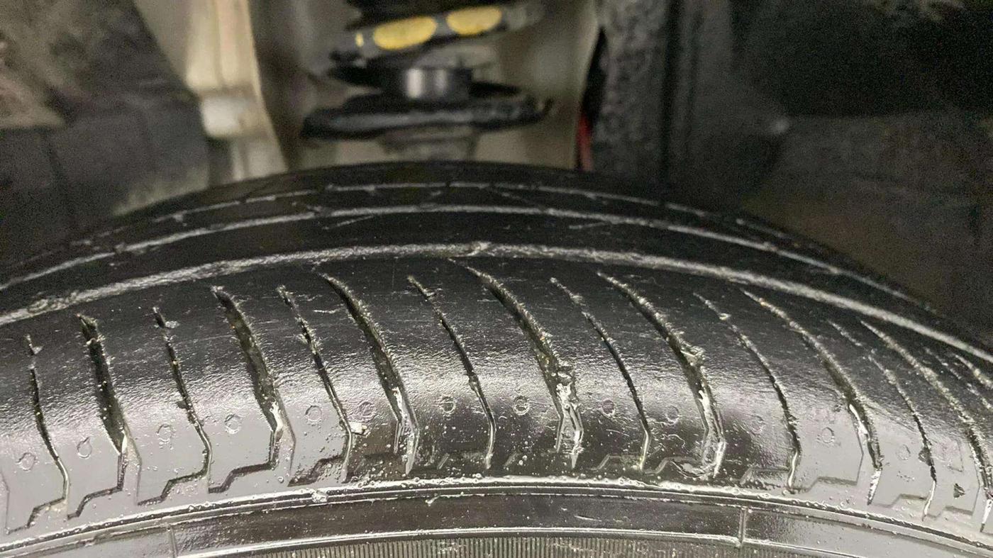 2023 Nissan MAGNITE XL, Petrol, Manual, 30,066 km, Left Front Tyre Tread