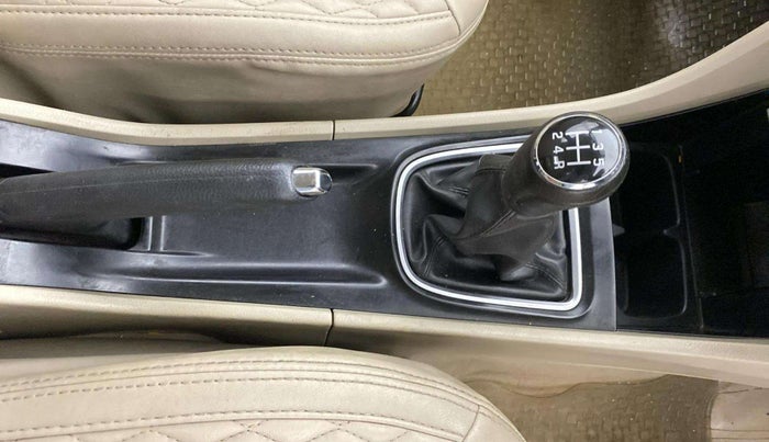 2018 Maruti Ciaz DELTA 1.5 SHVS MT PETROL, Petrol, Manual, 72,182 km, Gear Lever