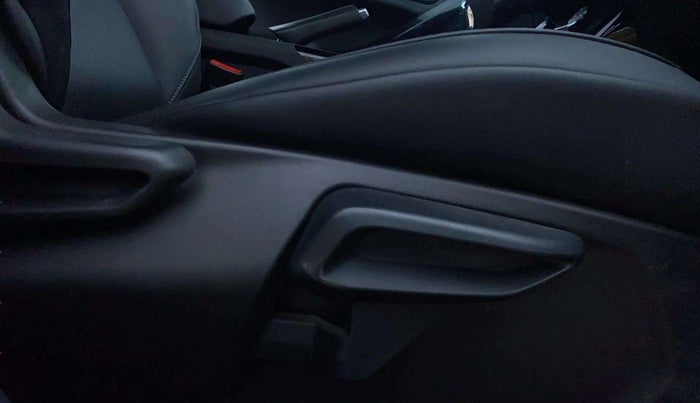 2021 Tata NEXON XZA PLUS PETROL DARK EDITION, Petrol, Automatic, 74,186 km, Driver Side Adjustment Panel