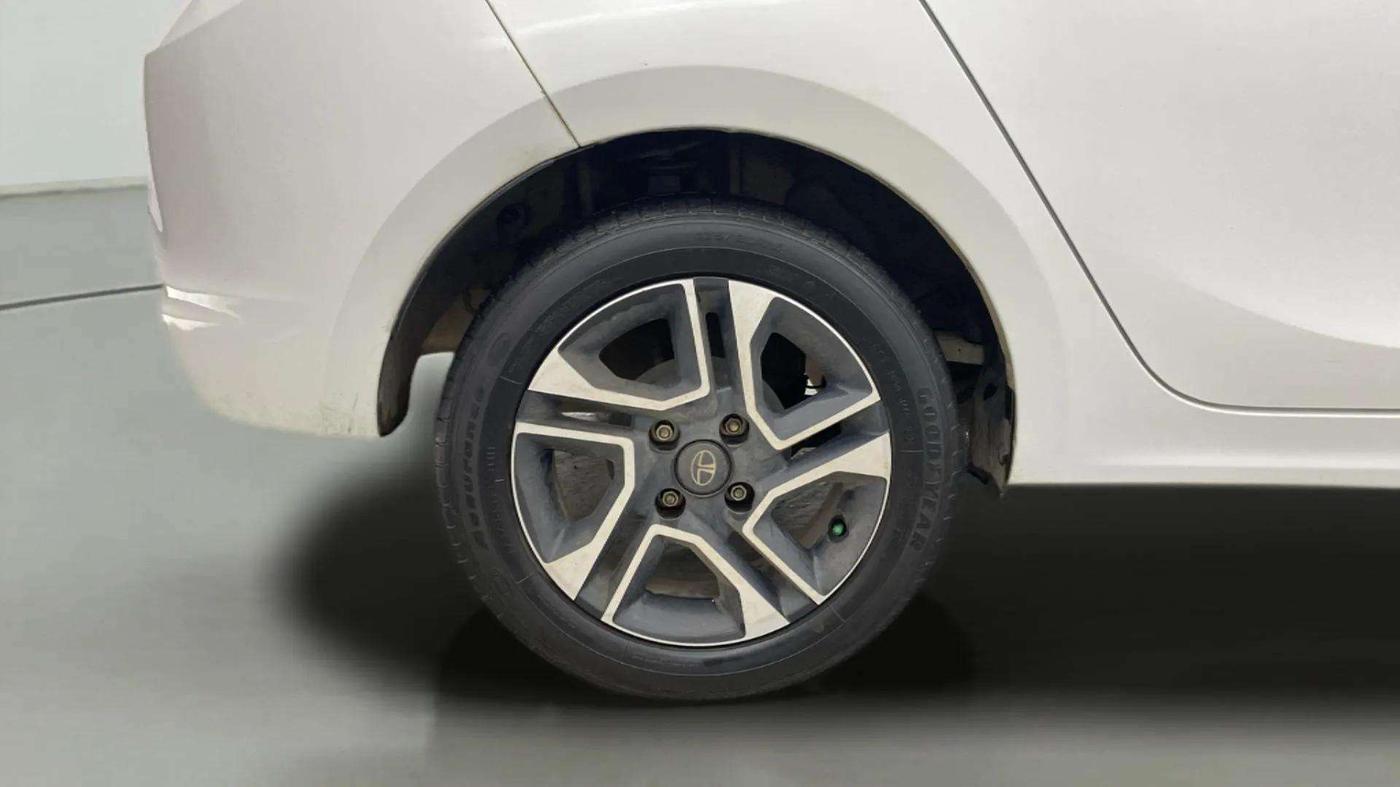 2020 Tata TIGOR XZA PLUS PETROL, Petrol, Automatic, 52,097 km, Right Rear Wheel