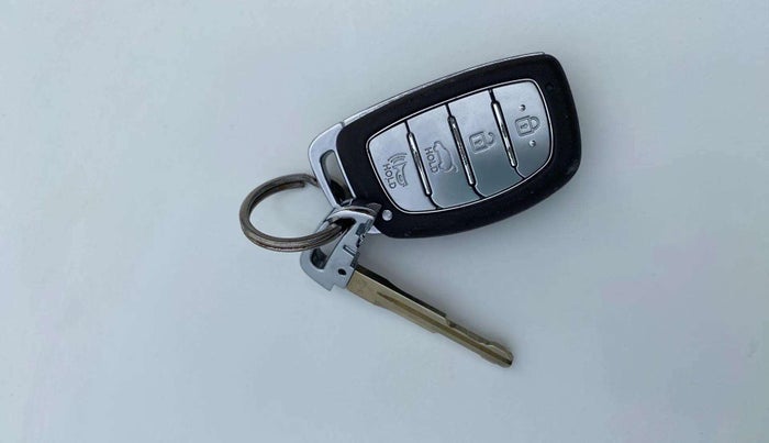 2023 Hyundai NEW I20 ASTA (O) 1.2 MT, Petrol, Manual, 59,978 km, Key Close Up
