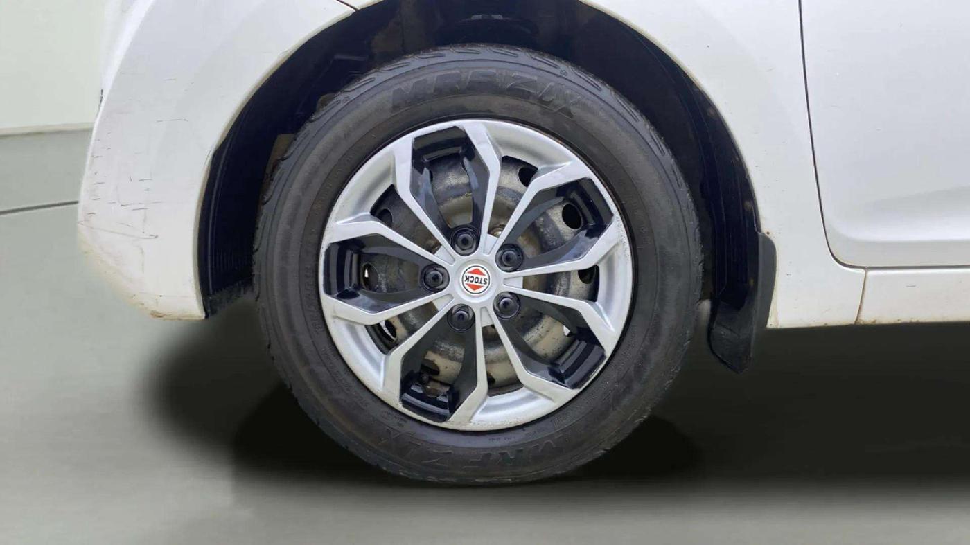 2019 Hyundai Eon ERA +, Petrol, Manual, 38,595 km, Left Front Wheel