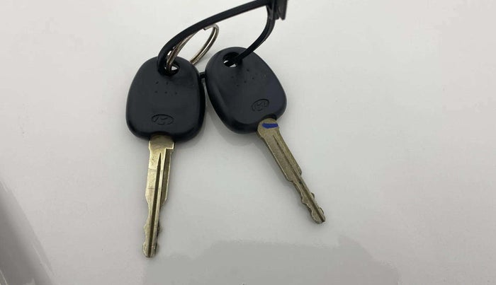 2019 Hyundai Eon ERA +, Petrol, Manual, 38,595 km, Key Close Up