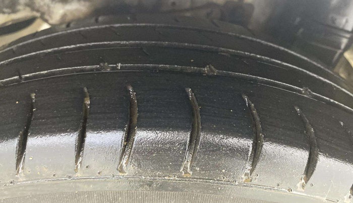 2019 Hyundai Eon ERA +, Petrol, Manual, 38,595 km, Left Rear Tyre Tread
