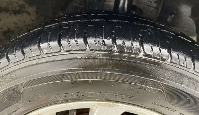 2013 Honda Amaze 1.2L I-VTEC VX AT, Petrol, Automatic, 1,10,721 km, Right Front Tyre Tread