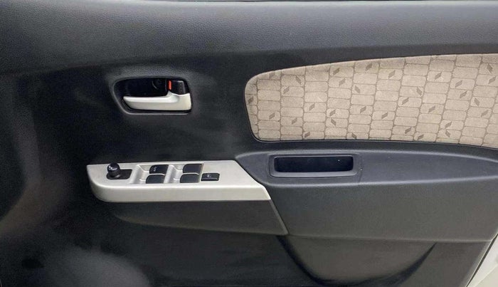 2016 Maruti Wagon R 1.0 VXI, CNG, Manual, 98,666 km, Driver Side Door Panels Control