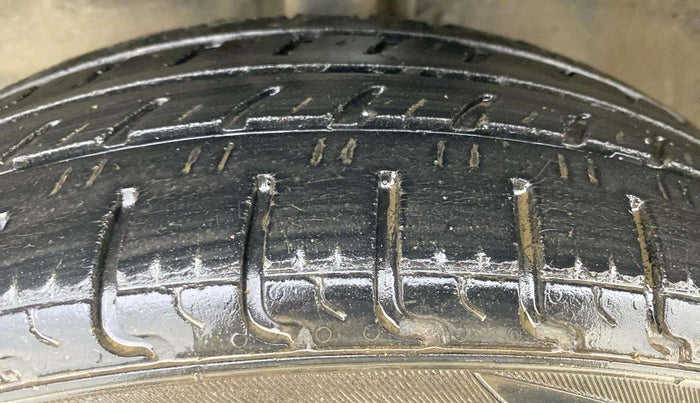 2016 Maruti Wagon R 1.0 VXI, CNG, Manual, 98,666 km, Left Front Tyre Tread