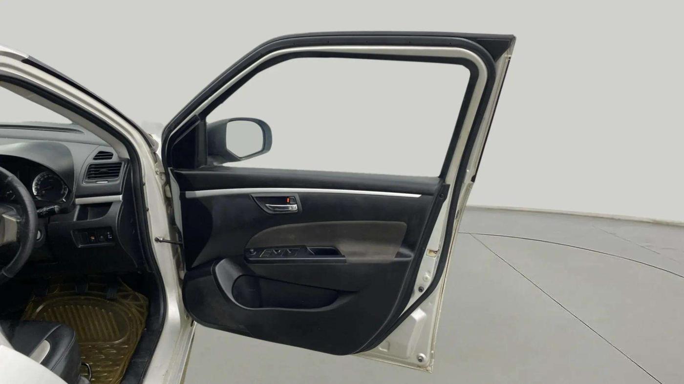 2017 Maruti Swift VXI O, Petrol, Manual, 94,074 km, RHS Front Door