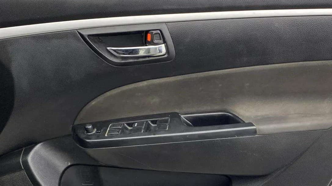2017 Maruti Swift VXI O, Petrol, Manual, 94,074 km, Driver Side Door Panels Control