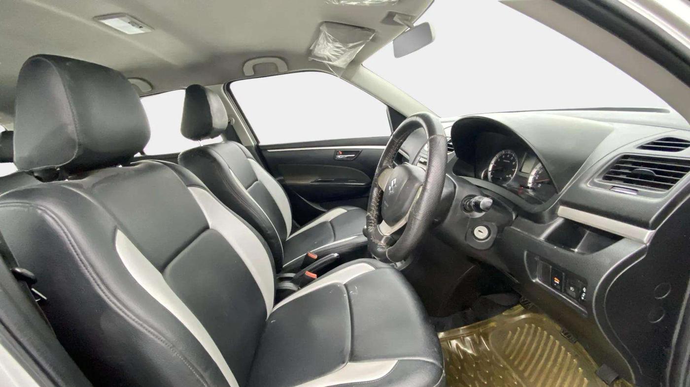 2017 Maruti Swift VXI O, Petrol, Manual, 94,074 km, Right Side Front Door Cabin