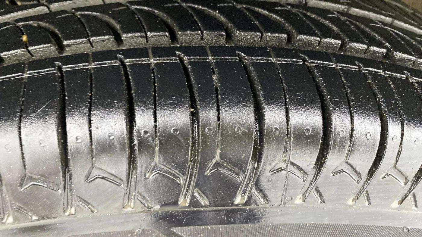2017 Maruti Swift VXI O, Petrol, Manual, 94,074 km, Left Front Tyre Tread
