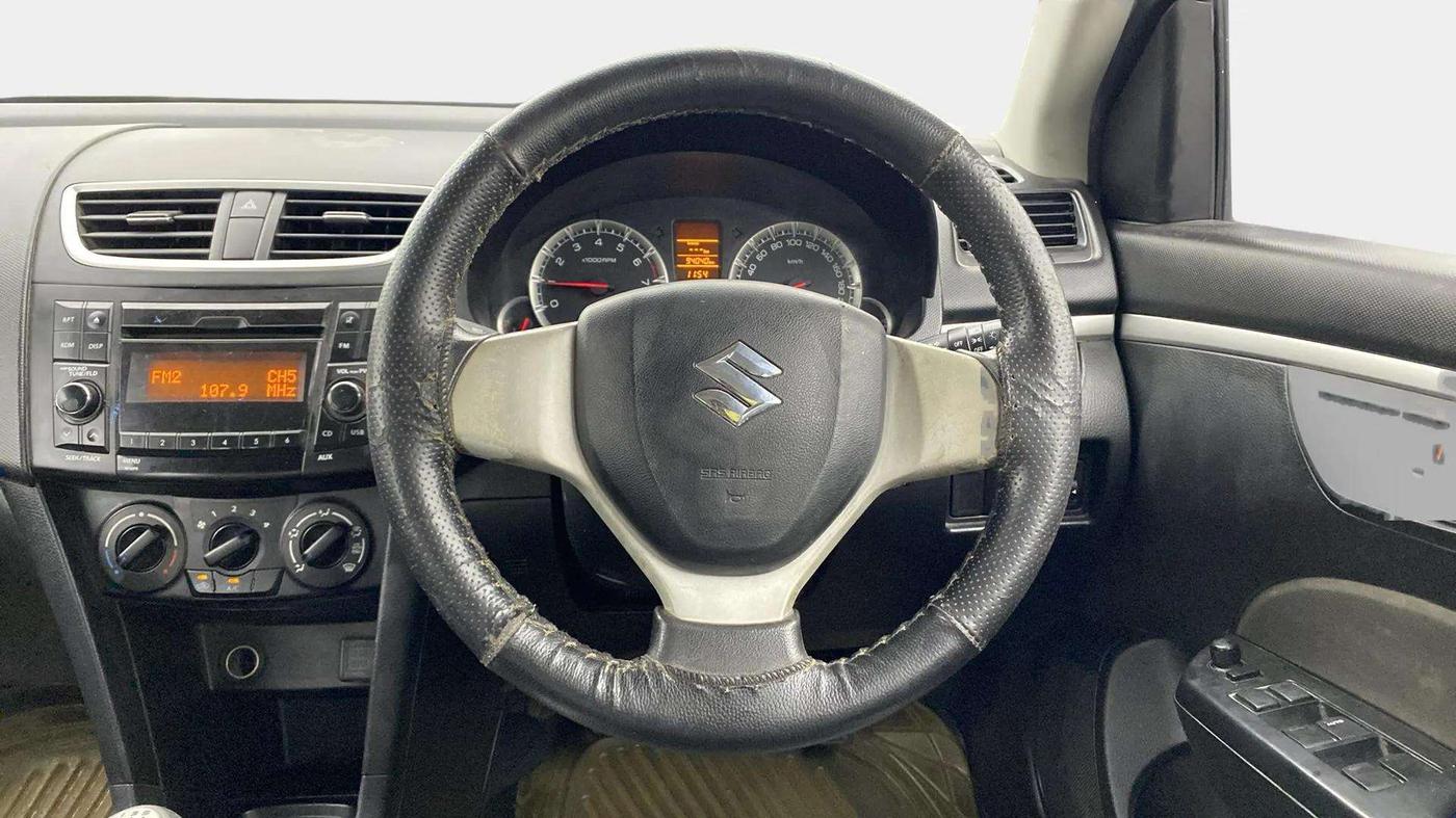 2017 Maruti Swift VXI O, Petrol, Manual, 94,074 km, Steering Wheel Close Up