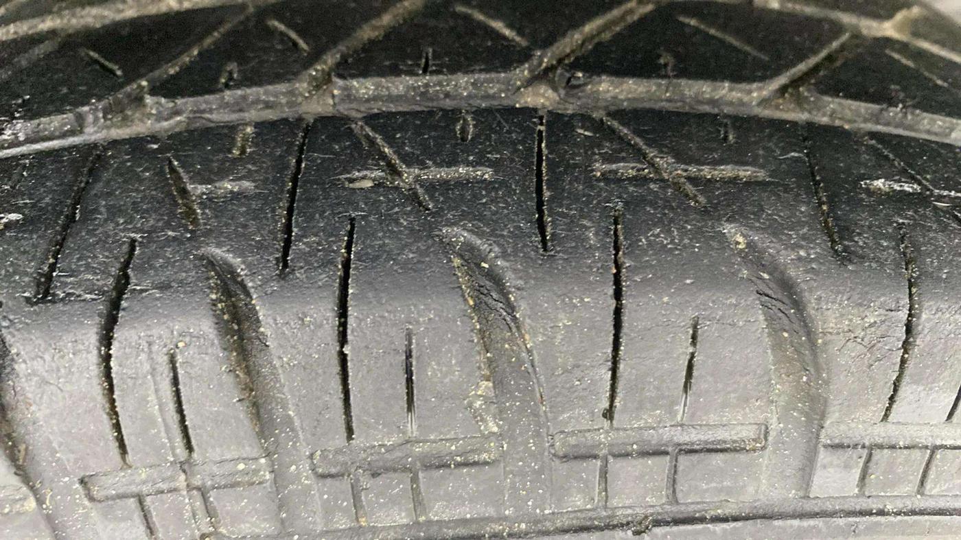 2017 Maruti Swift VXI O, Petrol, Manual, 94,074 km, Right Rear Tyre Tread