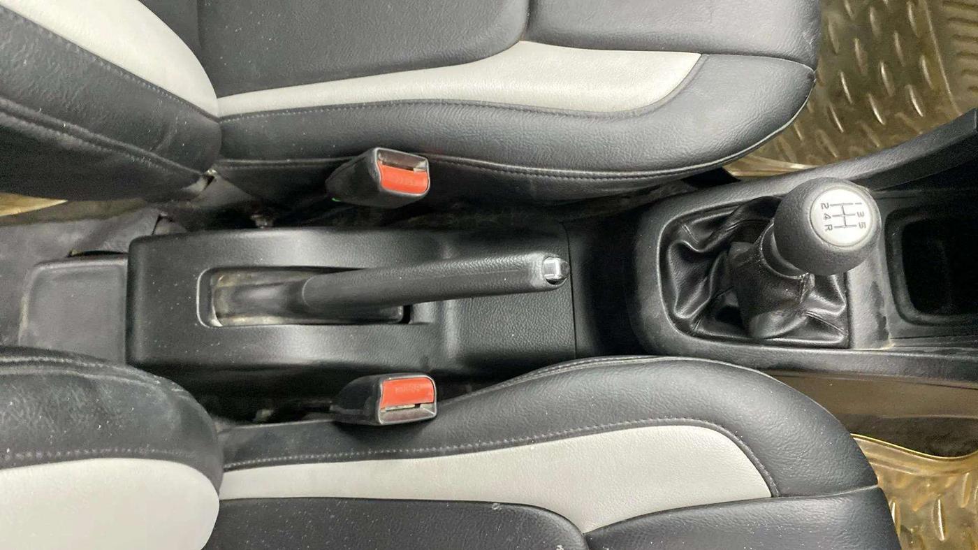 2017 Maruti Swift VXI O, Petrol, Manual, 94,074 km, Gear Lever