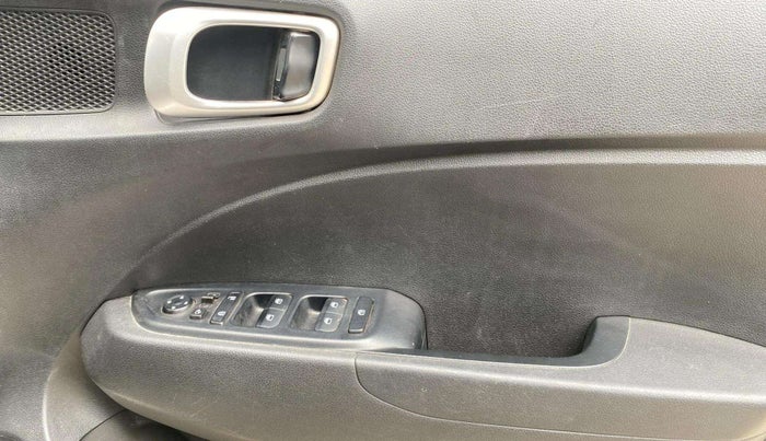 2022 Hyundai VENUE S+ 1.2, Petrol, Manual, 34,022 km, Driver Side Door Panels Control