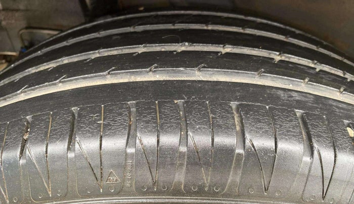 2022 Hyundai VENUE S+ 1.2, Petrol, Manual, 34,022 km, Right Rear Tyre Tread