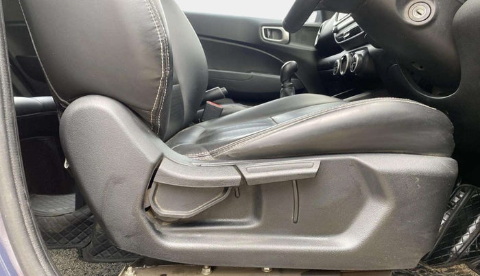 2022 Hyundai VENUE S+ 1.2, Petrol, Manual, 34,022 km, Driver Side Adjustment Panel